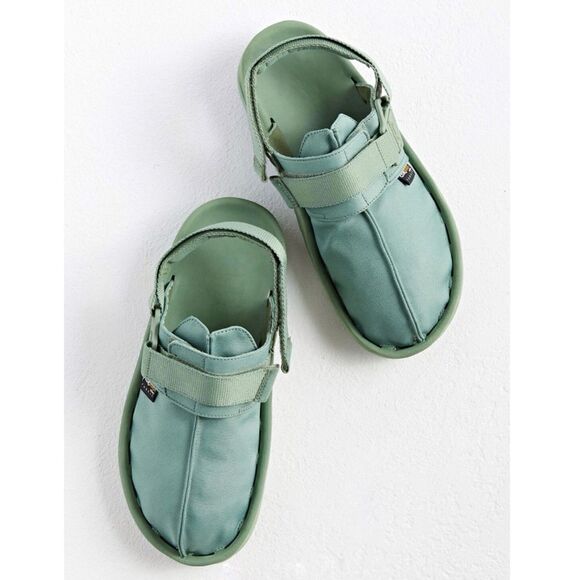 Urban Outfitters x Reebok Beatnik Sharktooth Clog Sandals $120 - Picture 1 of 14